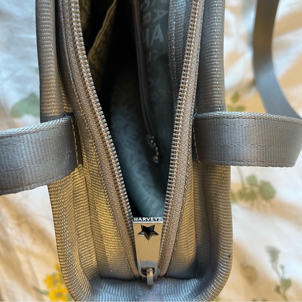 Harvey’s seatbelt bag. Large tote. Silver/ gray. Very clean. - Picture 8 of 11